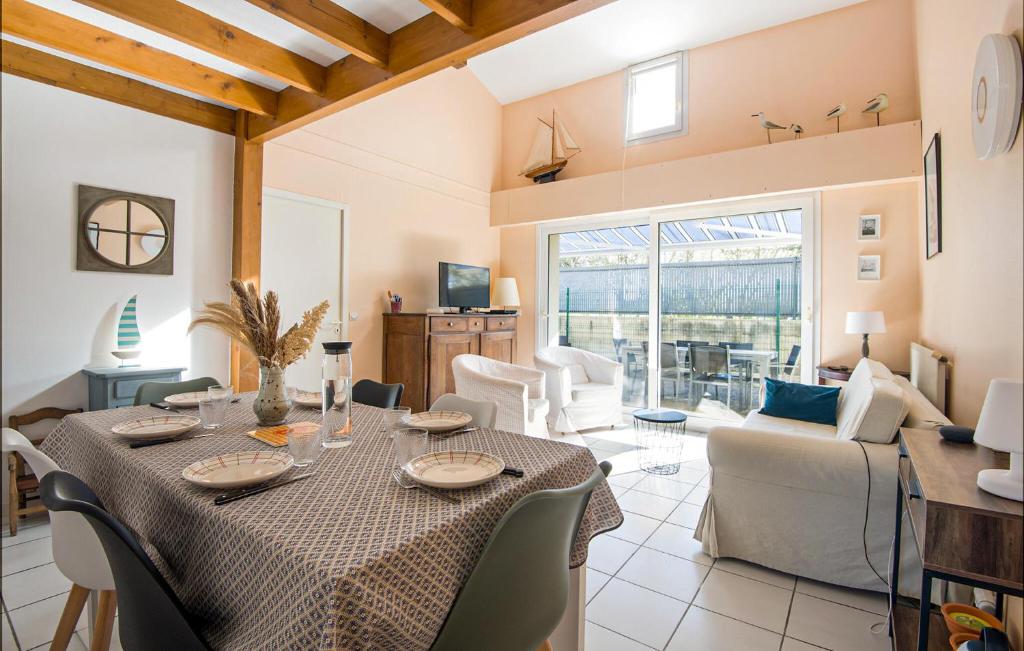 3 Bedroom Gorgeous Home In Royan - 2