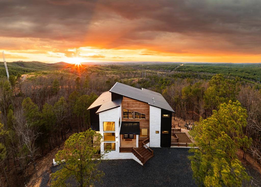 Stayhocha Here For the View!, Broken Bow