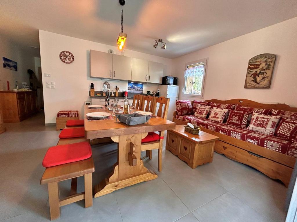 Appartement neuf avec balcon et navette pour le ski - FR-1-624-113 - 1