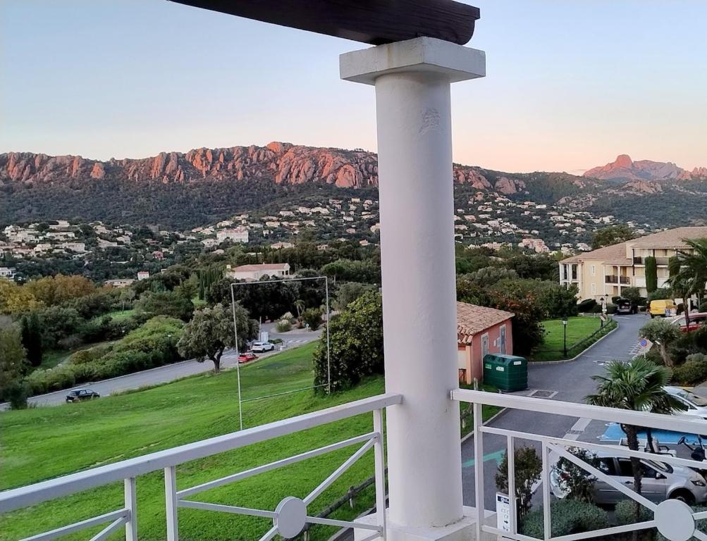 Heart of Holiday Village, near beach, WIFI, Parking, linen & clea ning included - 1