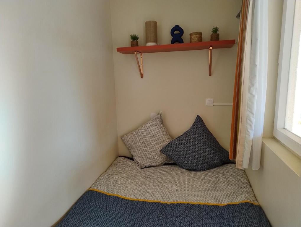 Heart of Holiday Village, near beach, WIFI, Parking, linen & clea ning included - 5