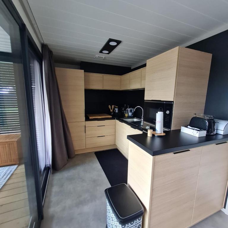 Chalet de Prestige à Agde, Résidence privée avec Spa et Piscines proche plages - 3