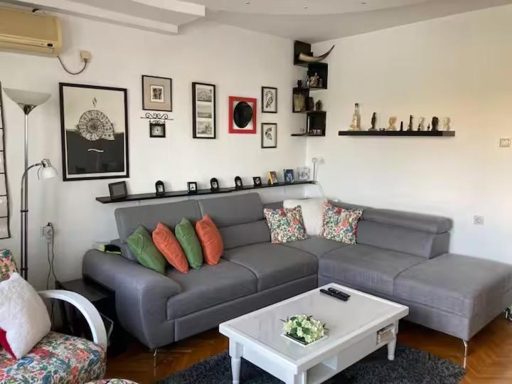 Recently renovated ROOM,not the whole apartment,with Danube view - 2