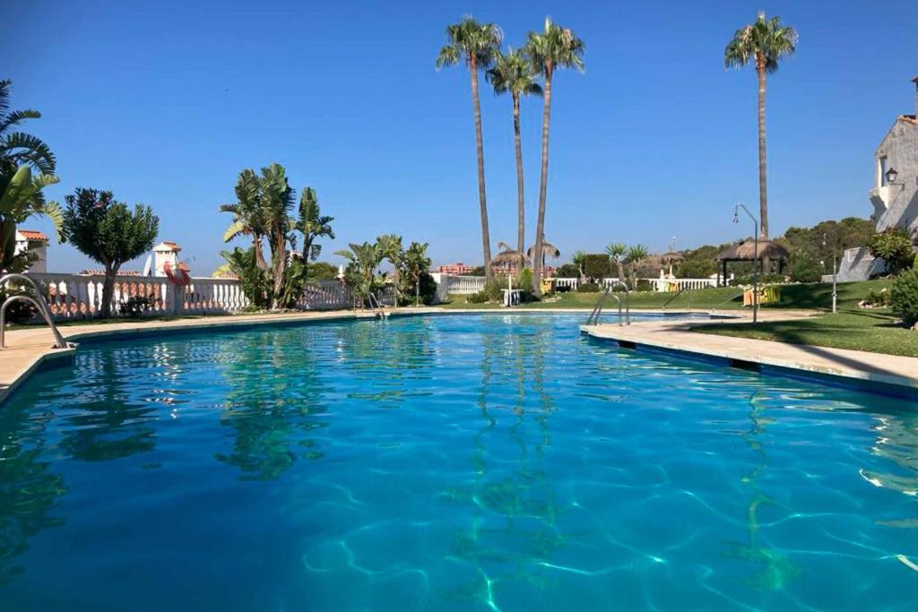 128 - Beautiful Townhouse with Pool, Benalmádena - 3