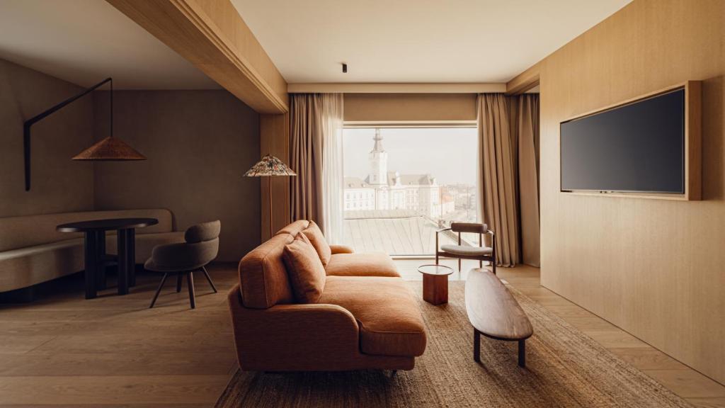 Hotel Room 2