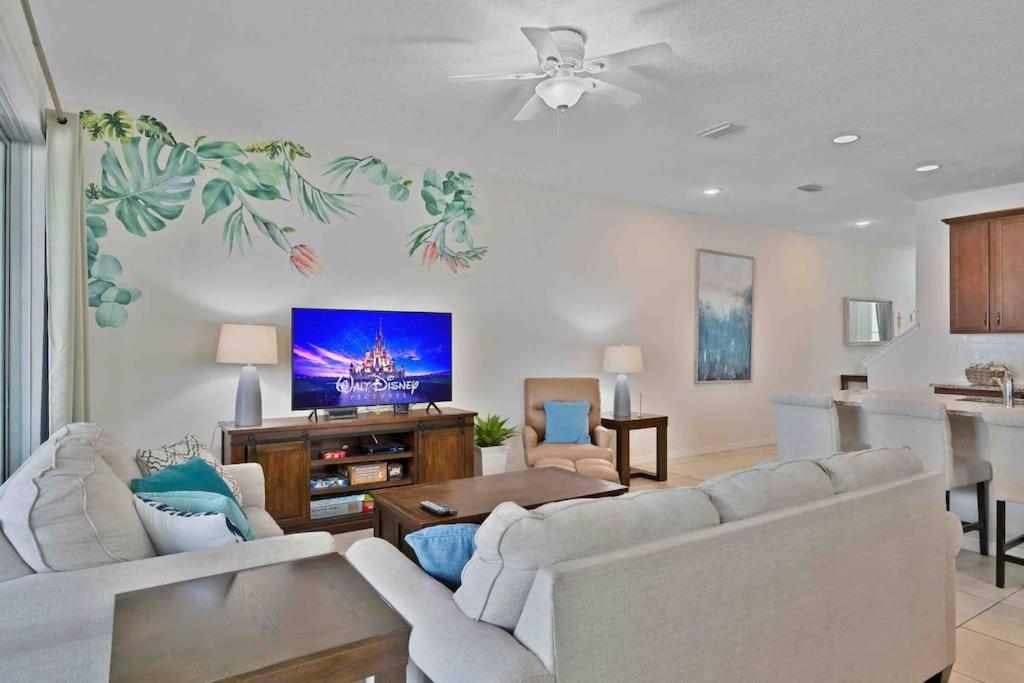 SUPER SNUG- FUN THEMEs POOL & TONs OF AMENITIEs, Kissimmee