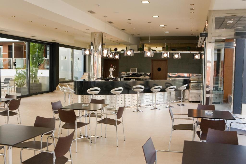 Hotel y Apartamentos Conilsol — Restauracje i bary in Conil de la Frontera, Andaluzja