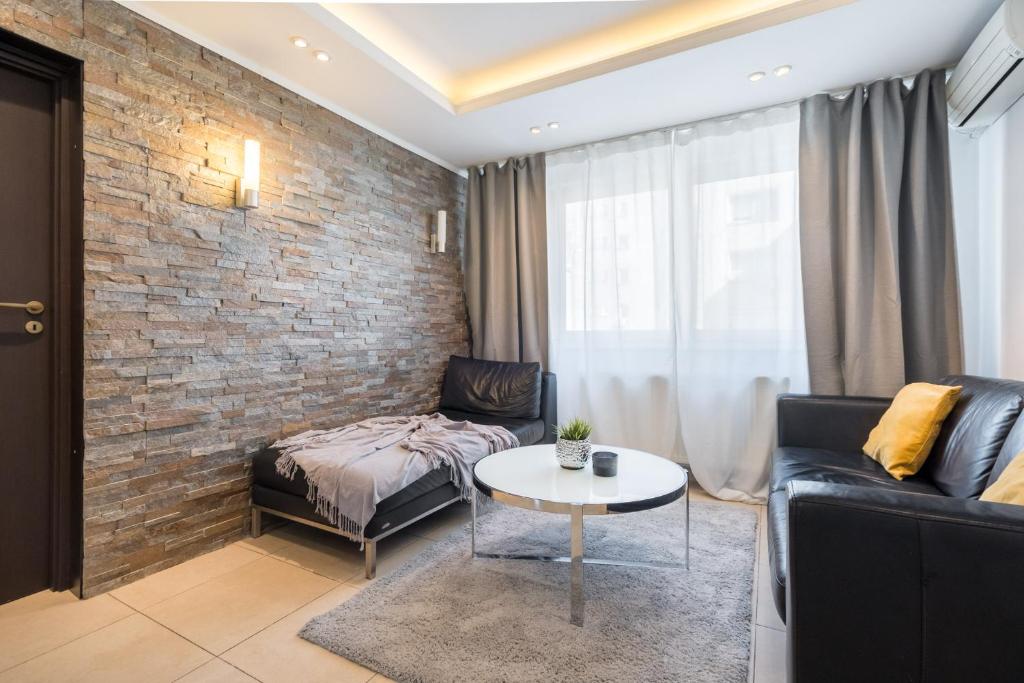 Shangri La University, Bukurešť