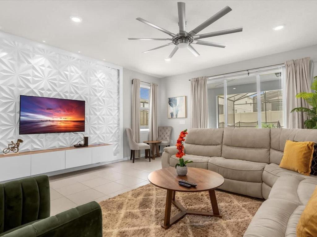 SUPER STUNNING - 11BEDs - THEMEs COMFY POOL, Davenport