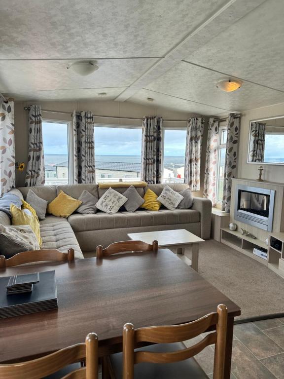 Main South View A8 - Crimdon Dene Holiday Park, Hart