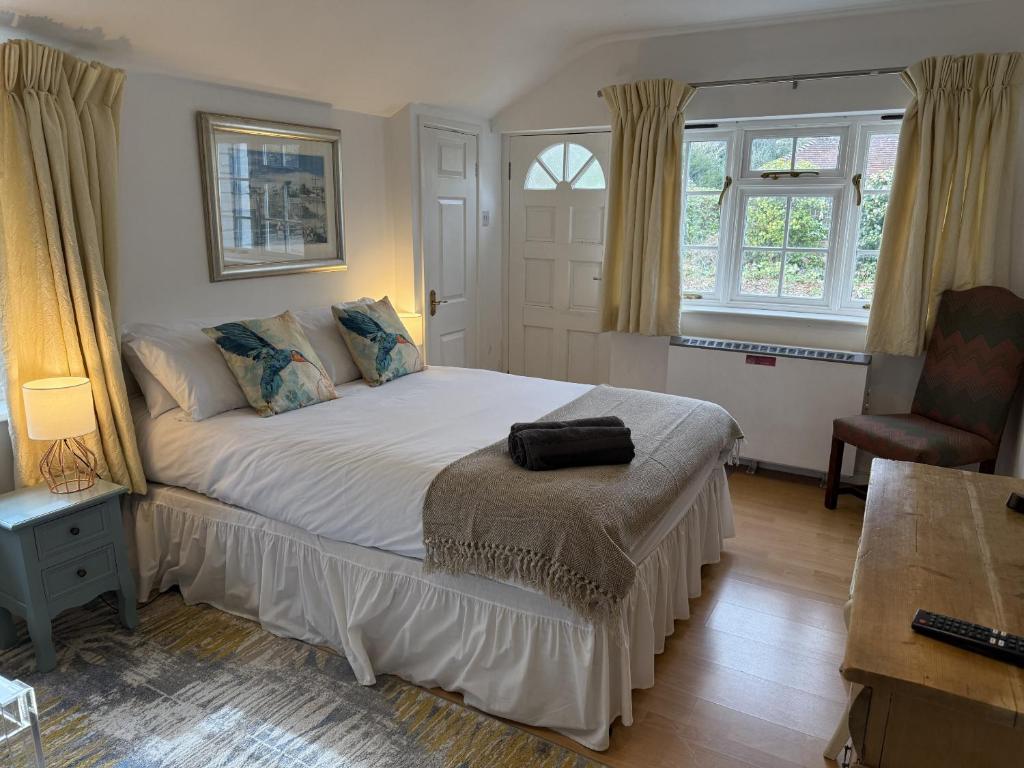 Private entry Guesthouse hideaway, Hordle