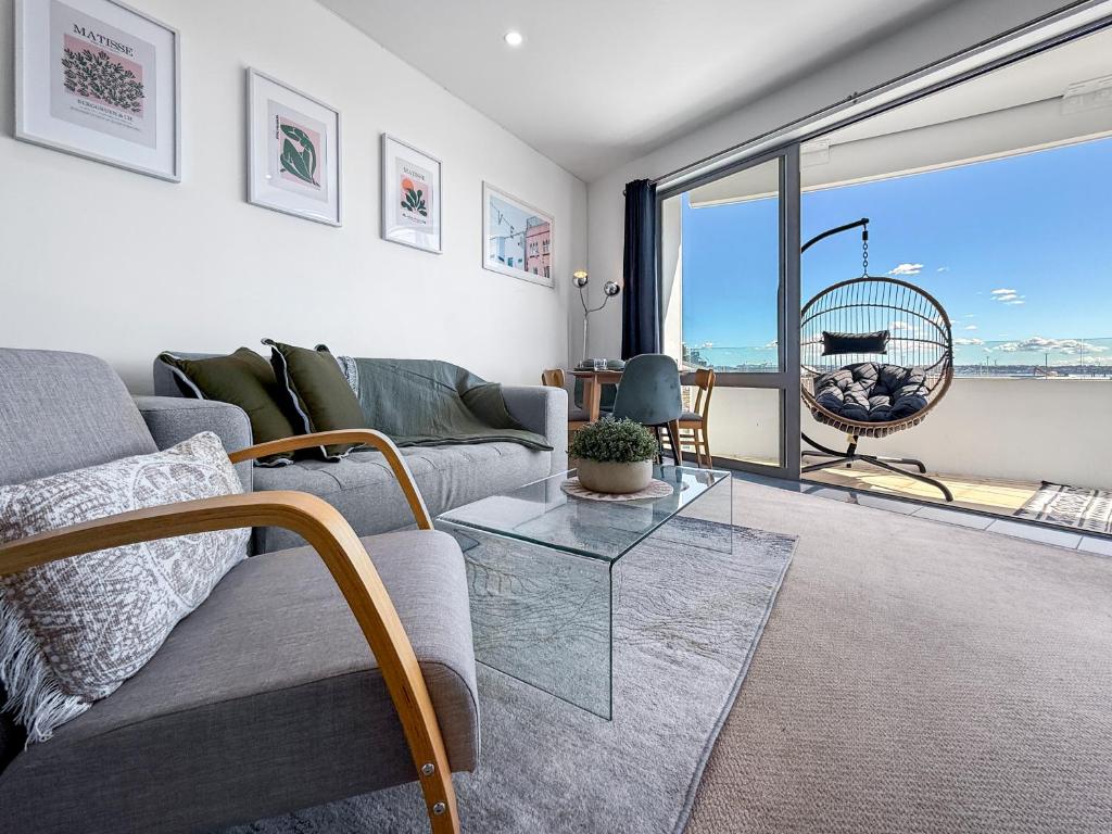Le Mirage- Stylish, central apartment with pools, sauna, more, Auckland