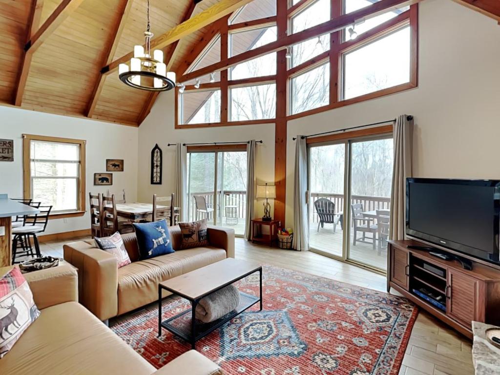 Howling Wolf Den, Oakland