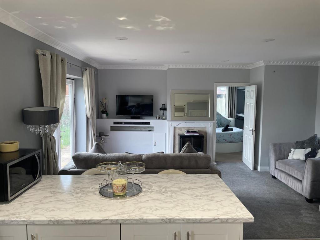 The Ford, Country retreat, Arborfield