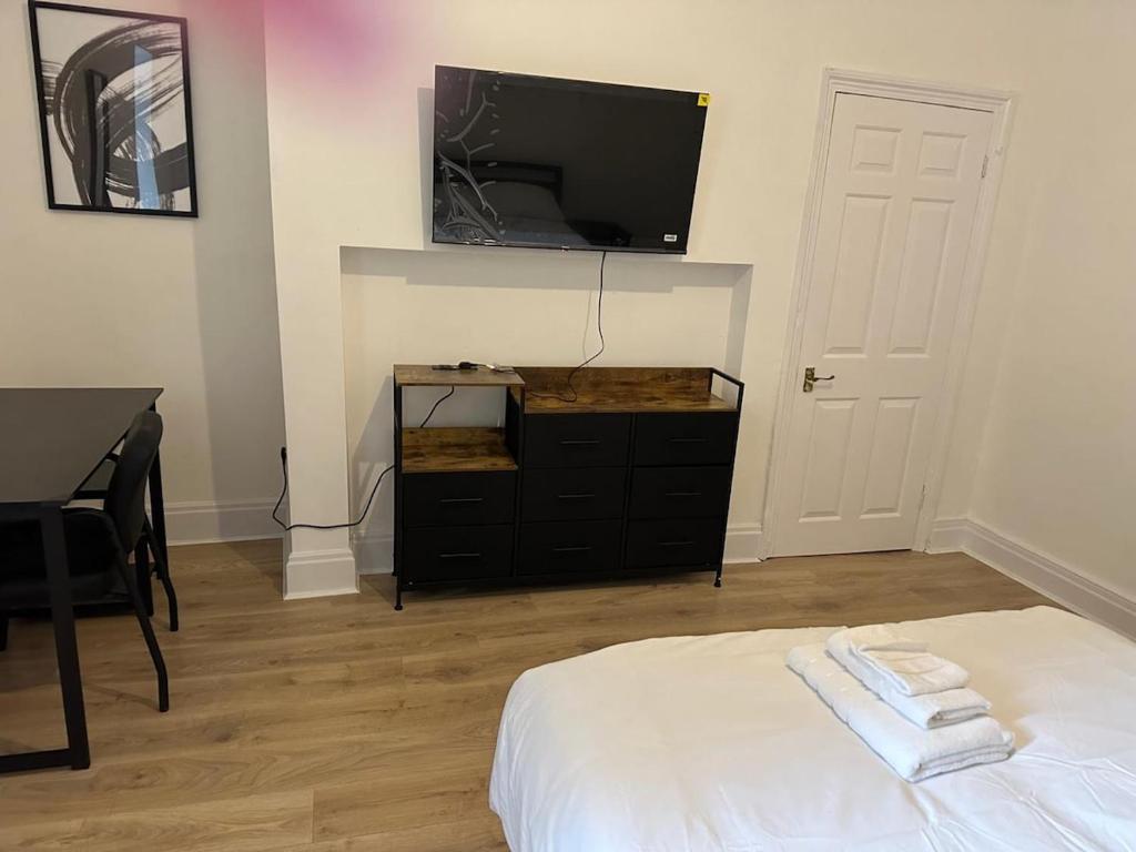 Self contained basement flat near Jesmond Metro, Jesmond