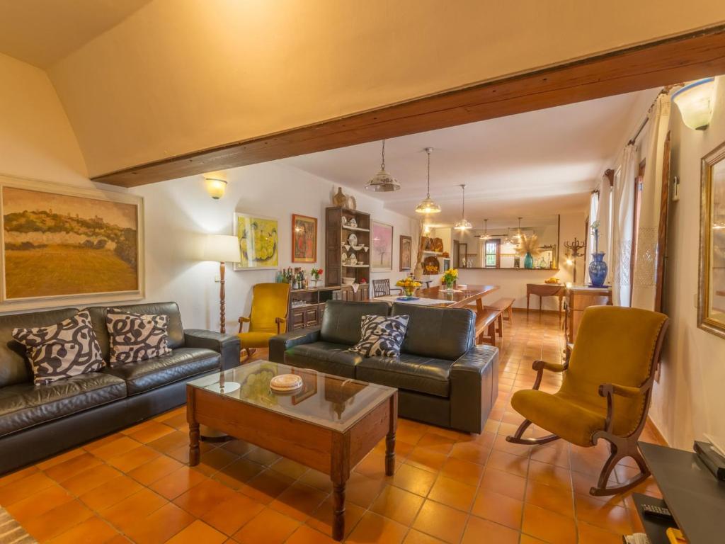 Antonio in Mallorca with Bay Views, Búger