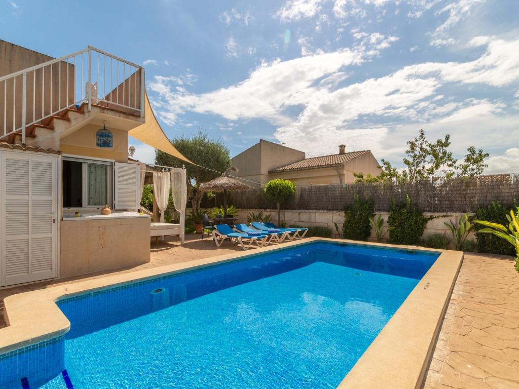 Can Content Villa with Pool & Garden, Playa de Muro