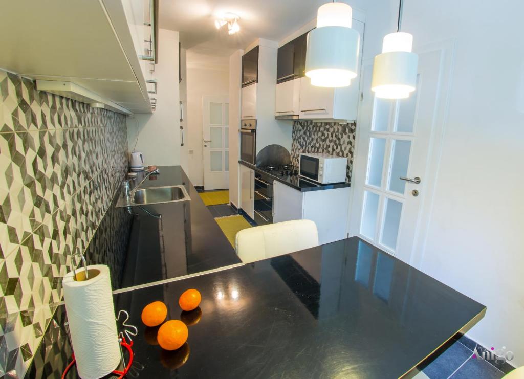 Charming Avenue Stay - 3
