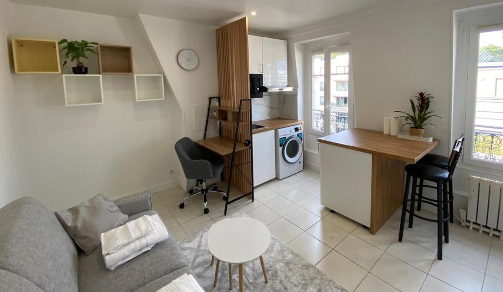 Superb Studio with Eiffel Tower View - 1