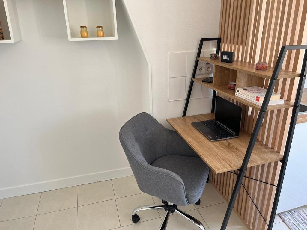 Superb Studio with Eiffel Tower View - 4