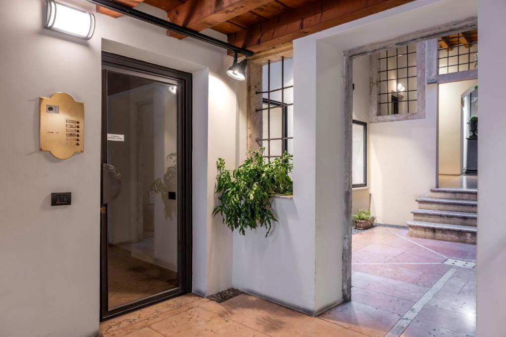 Luxury Apartment on Piazza Erbe - 2