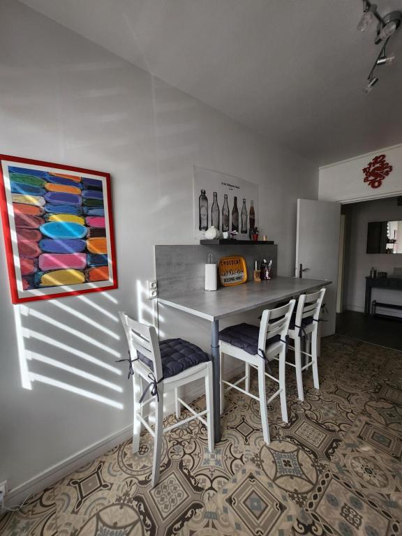 Appartement Quai Ouest, vue entrée port, Stationnement gratuit, Lits faits pour votre arrivée, serviettes de toilettes fournies - 5