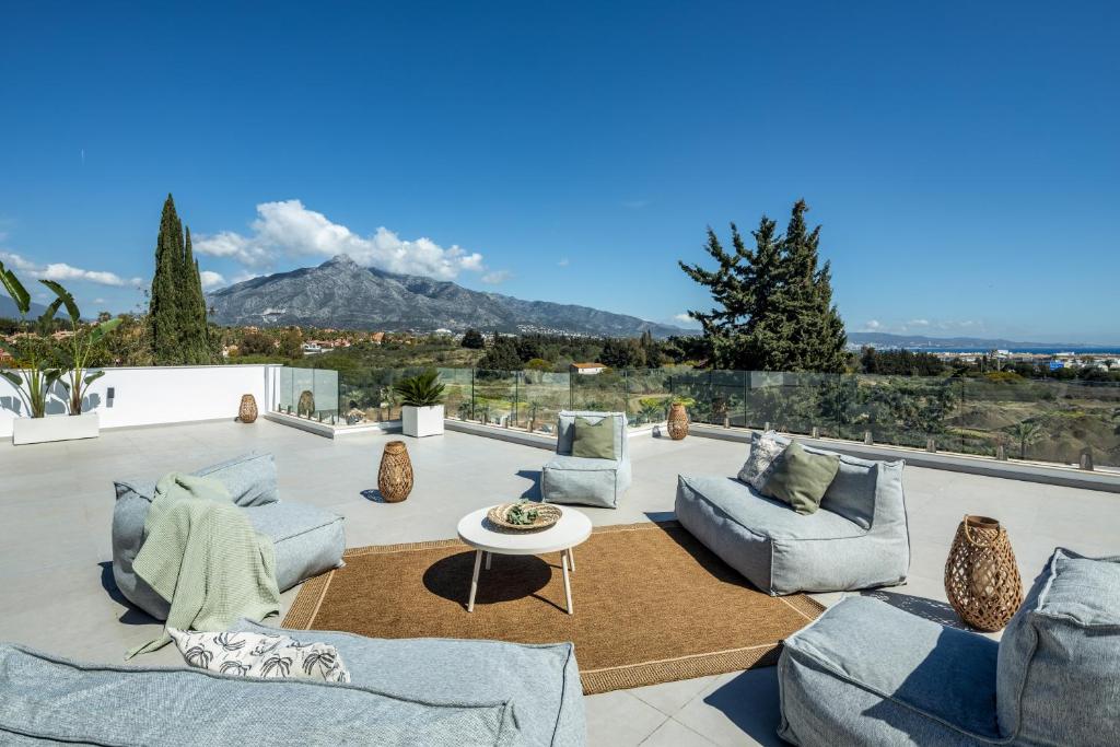 Villa Angelique, 5 BDR with Heated Private Pool in Puerto Banus - 4