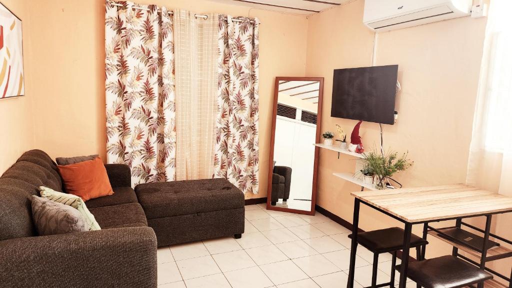 Cozy Ochie, Ocho Rios