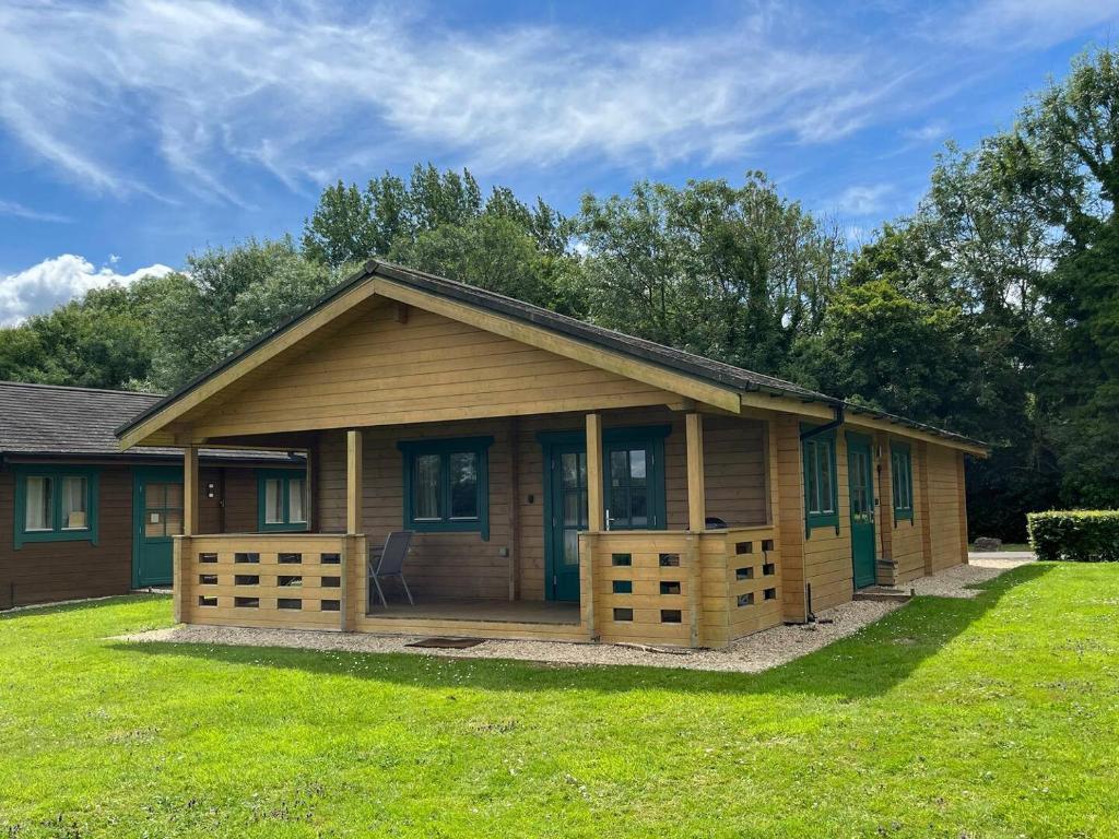 Pochard Lodge Lakeside Fishing Parking Pass The Keys, South Cerney