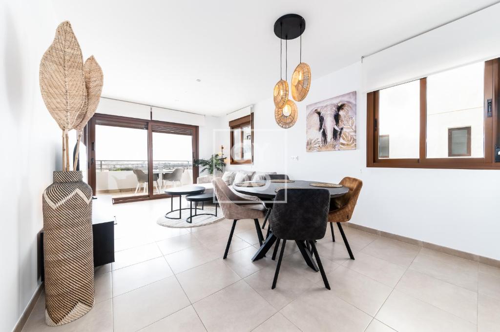La Brisa del Mar apt with sea view, terrace, pool - by OYOOSTAYS - 2