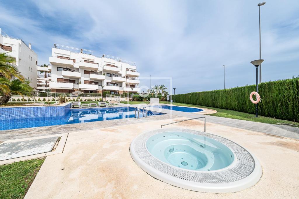 La Brisa del Mar apt with sea view, terrace, pool - by OYOOSTAYS - 5