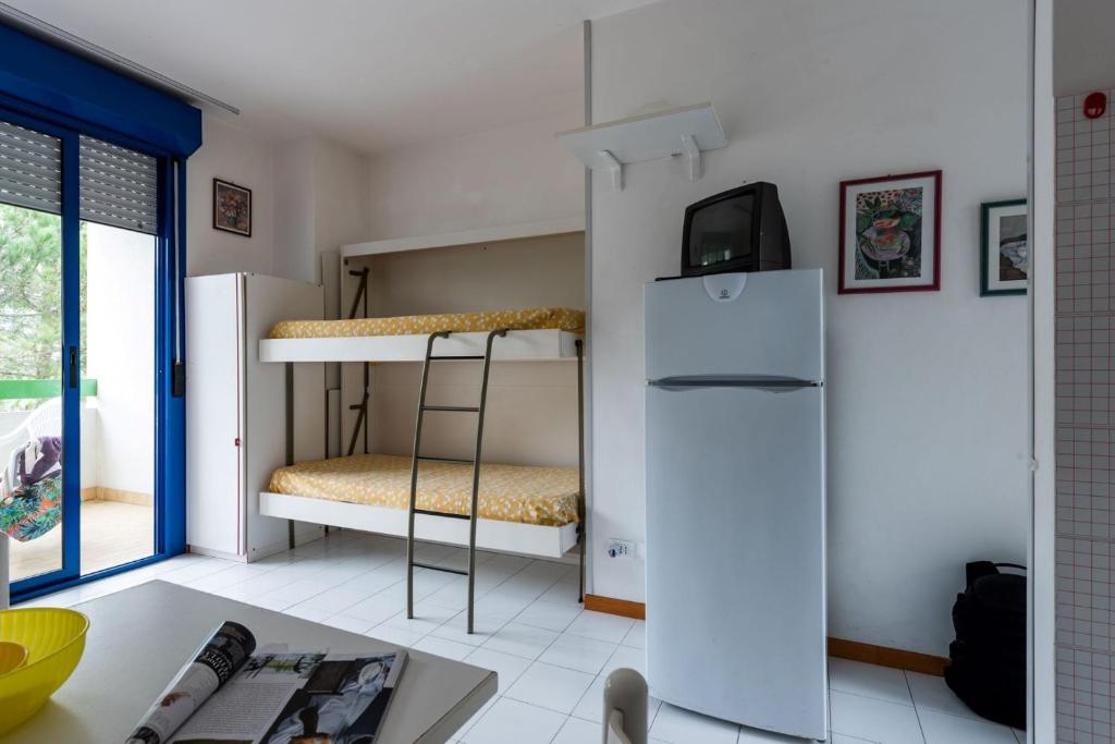 Cozy studio with lateral sea view in Bibione - 3