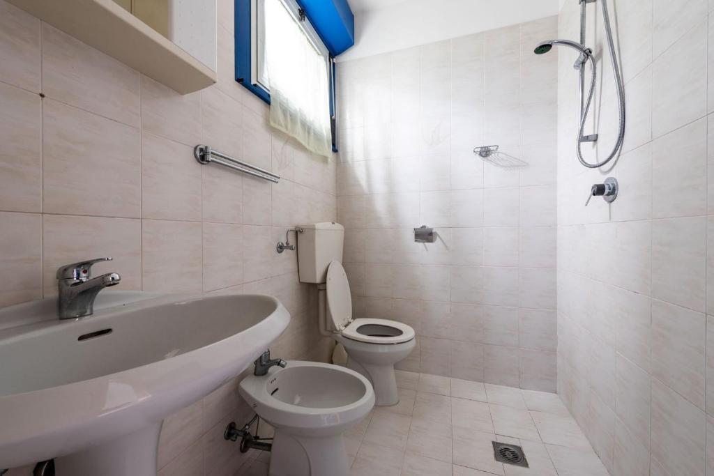 Cozy studio with lateral sea view in Bibione - 5