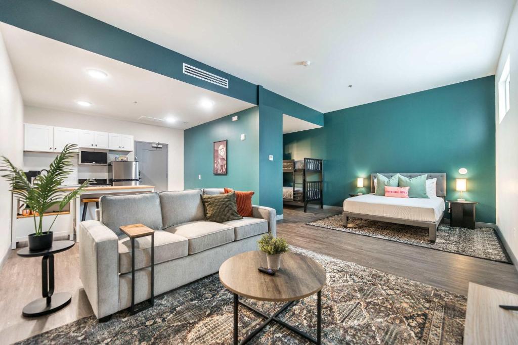 Where Otis & Etta Meet Downtown Macon, Macon