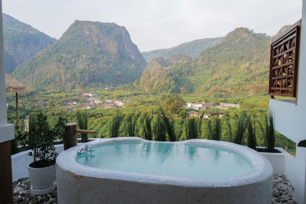 Akha PhamiO อาข่า พามิโอ้ 