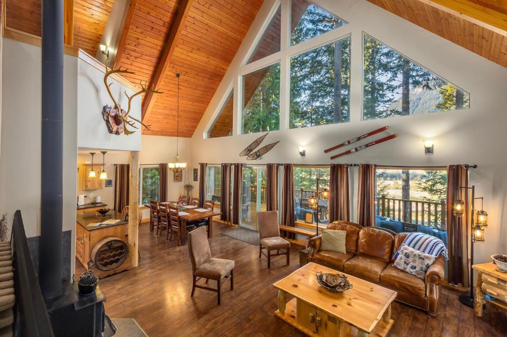 Antler Ridge, Packwood