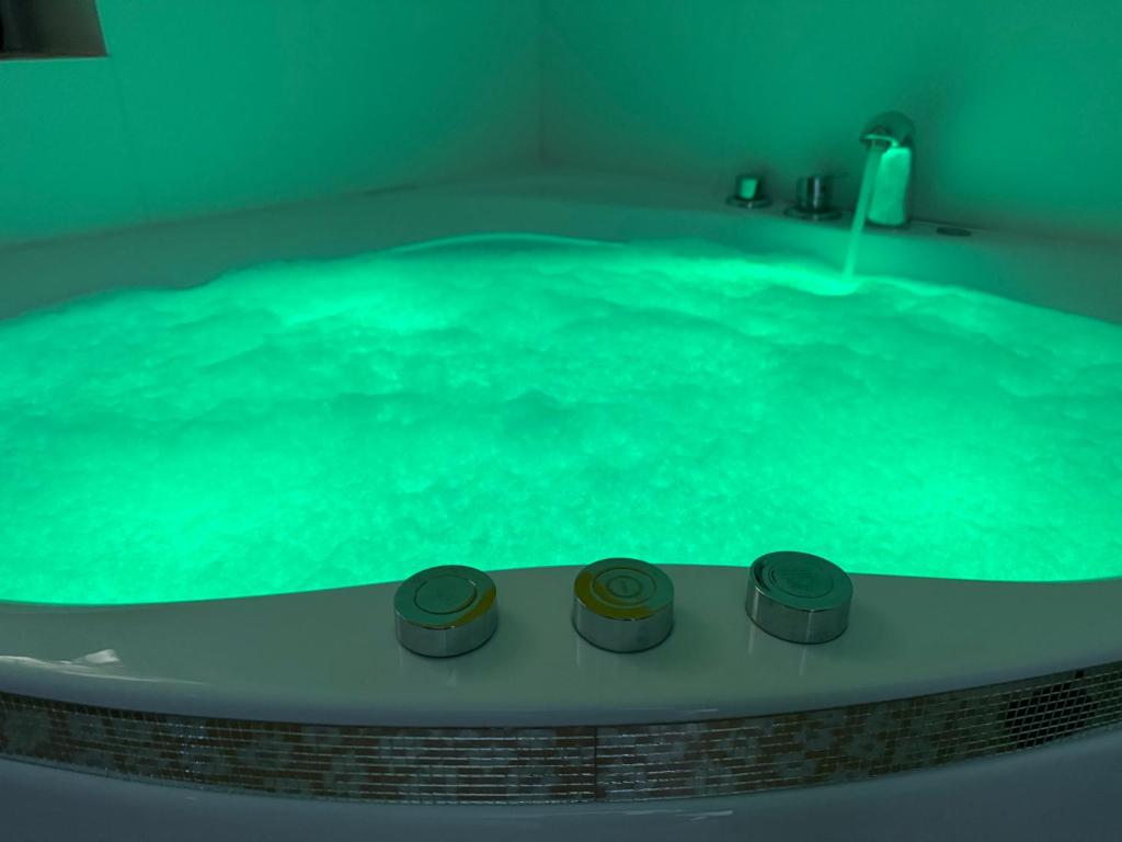 Relais Cocorico - Town House 4 Private Suites, AC Cinema Gym & Sauna - 5