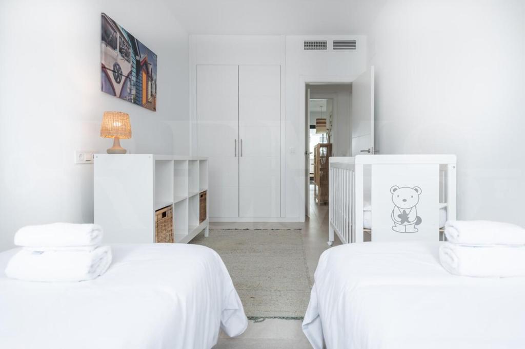 Beachside escape with parking and pool REMS - 4