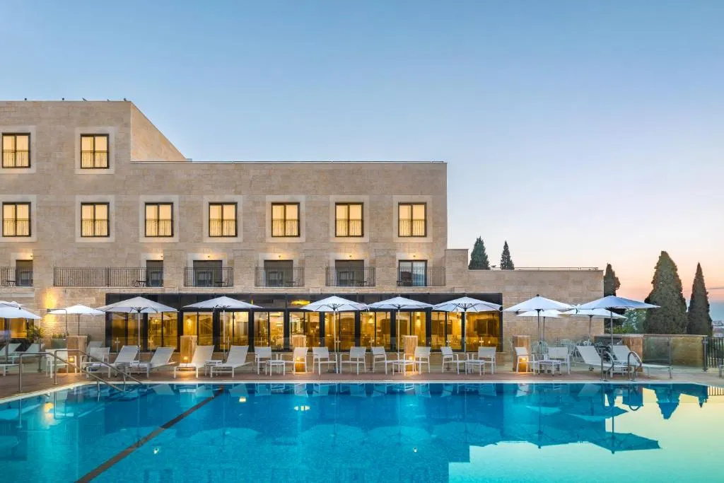 Edmond Luxury Hotel & Spa, hotel v destinaci Roš Pinna