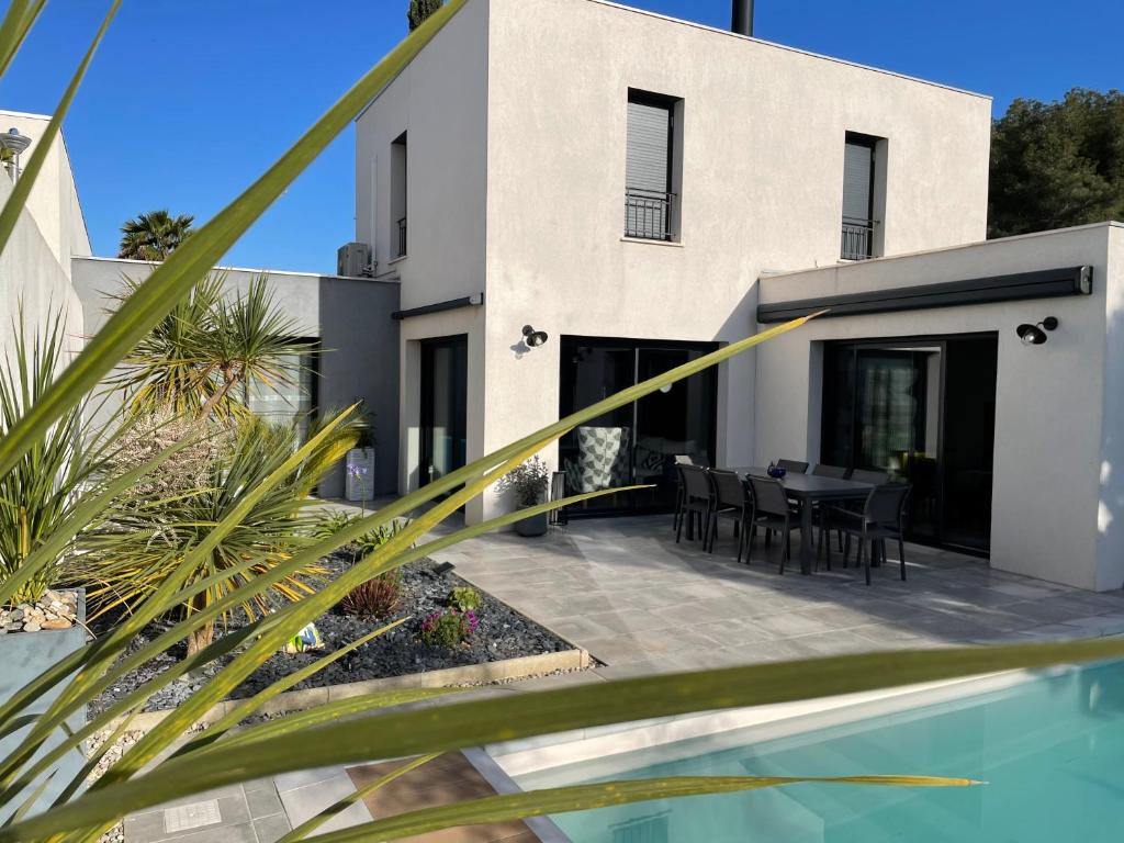 Villa avec piscine près des plages - 1