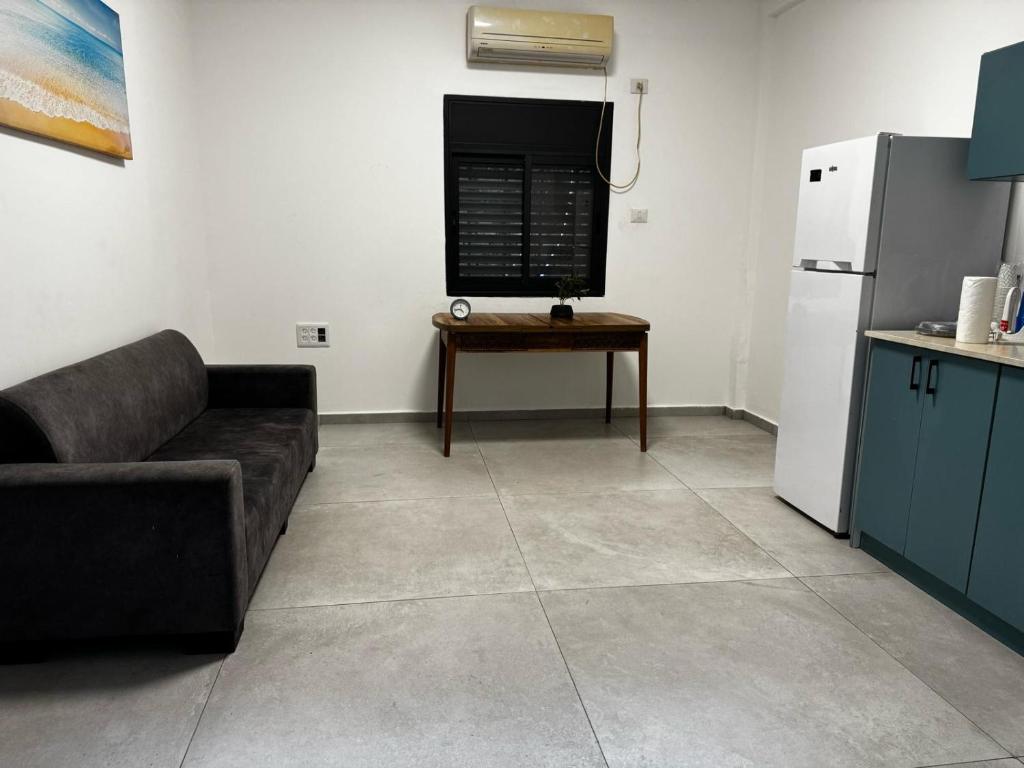 Charming 3BR with Own Entrance, Haifa