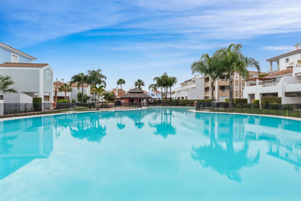 Elegant Apartment in Cortijo Del Mar Near Marbella & Estepona with Large Swimming Pool - 3