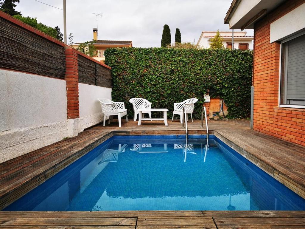 House with outdoor spaces and pool, Creixell