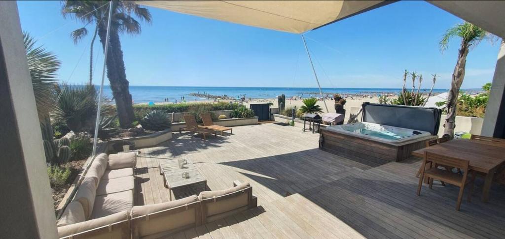 Magnifique maison posée sur le sable face à la mer - 1