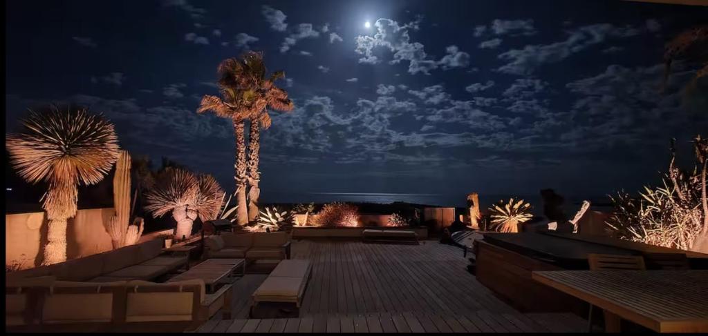 Magnifique maison posée sur le sable face à la mer - 2