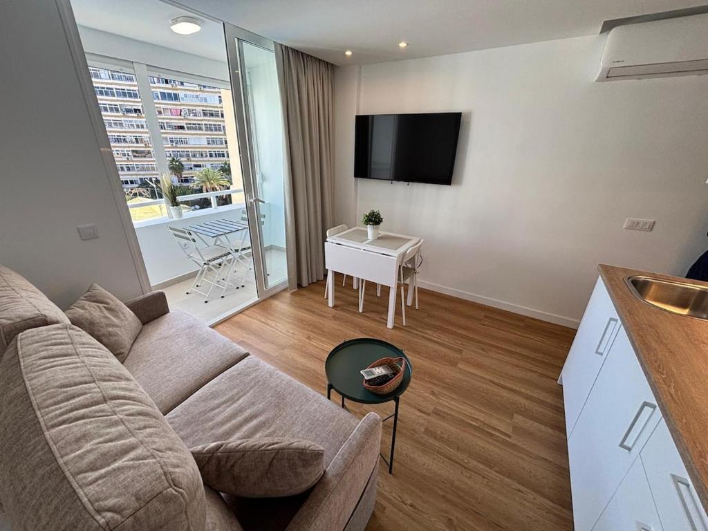 Modern apartment with pool and balcony, San Bartolomé