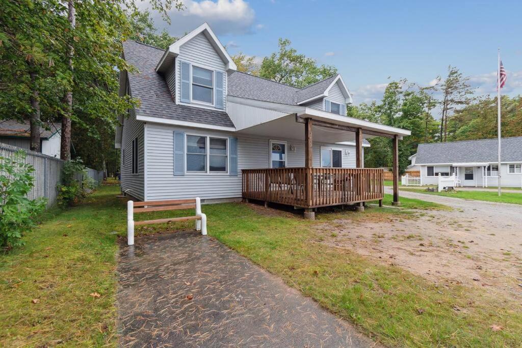Cottages 6-7-9 - 8BR Lakefront stay for 16, Lincoln Junction