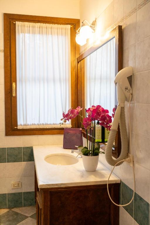 Park Hotel Villa Giustinian — Hotel rooms in Mirano, Veneto