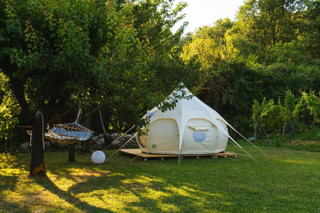 Vrelo Glamping, Mandići