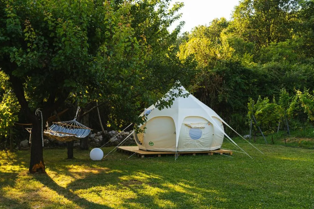 Vrelo Glamping，位于Mandići的酒店